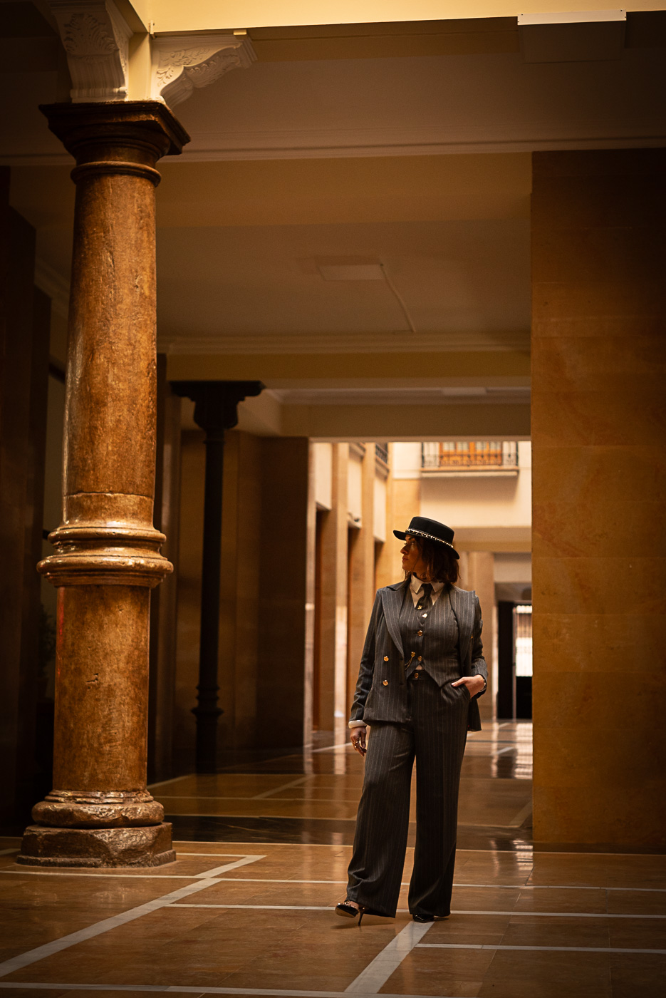 COCOLEBREL_HARLEM_COLECCION_Traje_gris_mujer