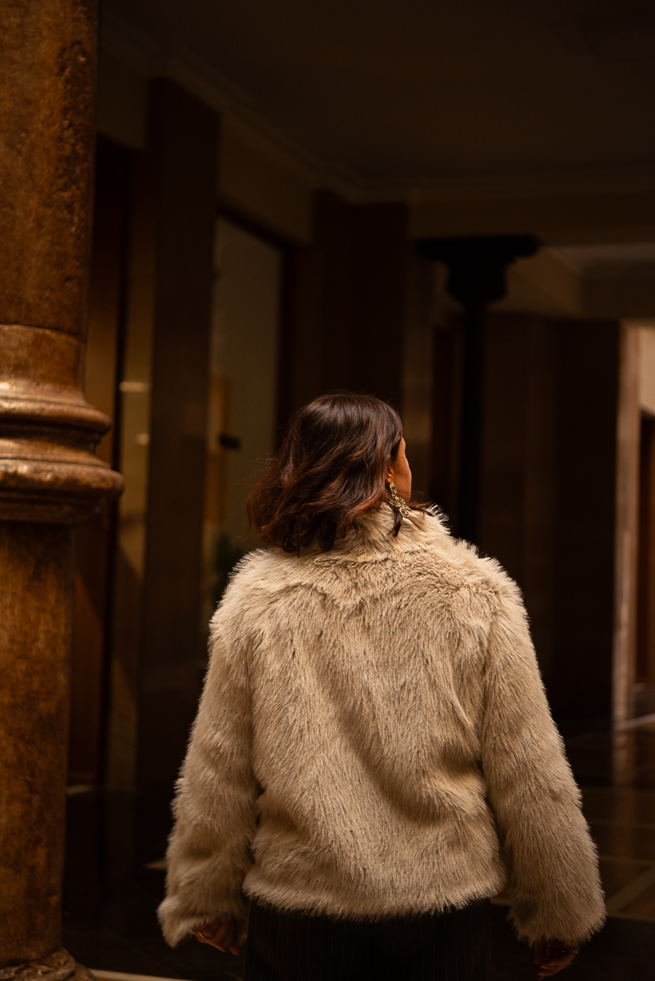 COCOLEBREL_HARLEM_COLECCION_abrigo_pelo_gris_2