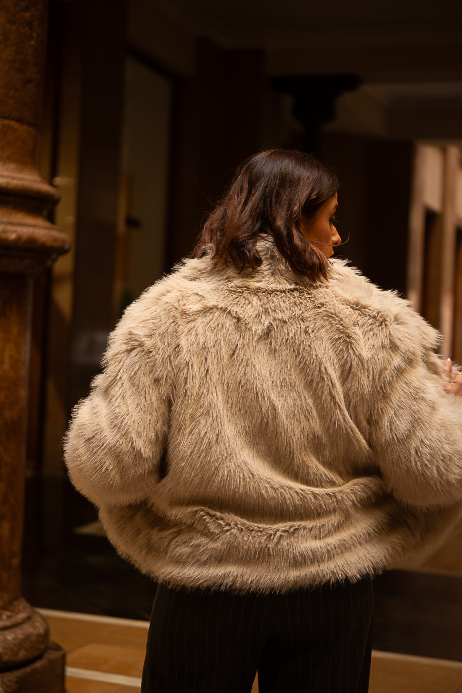 COCOLEBREL_HARLEM_COLECCION_abrigo_pelo_gris_torera